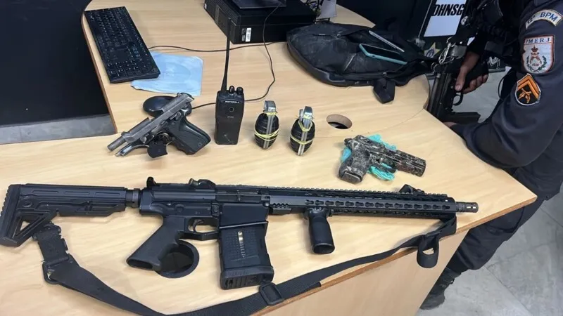 Armas foram apreendidas