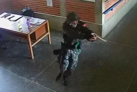 Homem foi surpreendido em casa