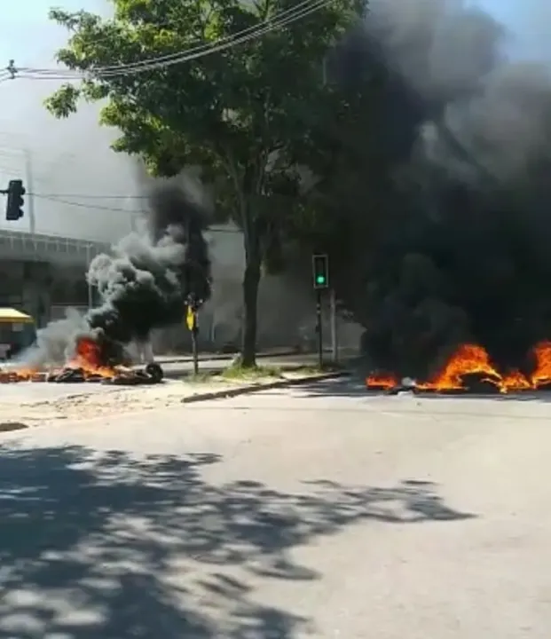 Moradores se manifestaram contra tiroteio com protesto na  Avenida Leopoldo Bulhões