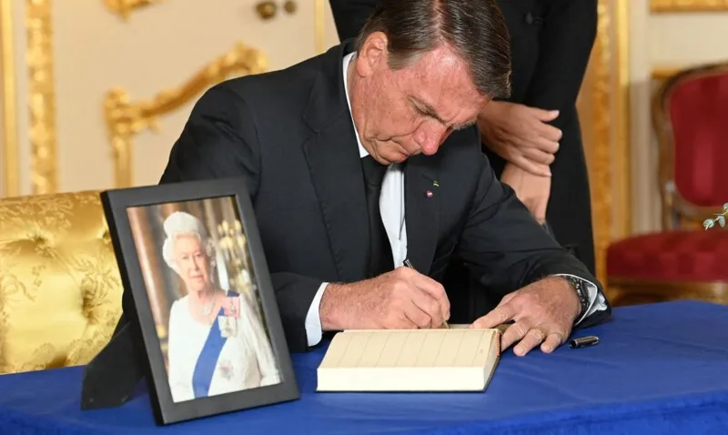 Na ocasião o presidente estava acompanhado da primeira-dama Michelle Bolsonaro