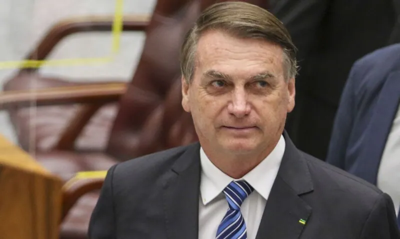 Bolsonaro deseja "feliz Natal com muita paz ao lado daqueles que vocês mais amam"