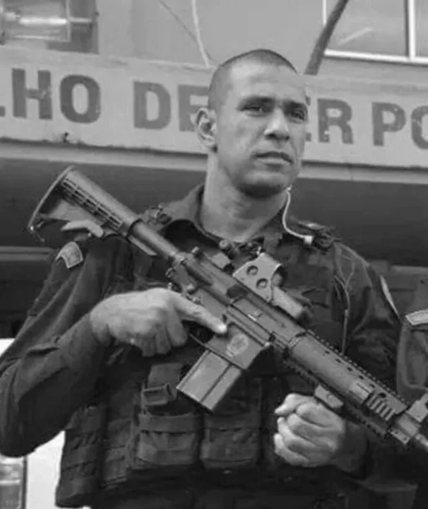 O sargento Ângelo era lotado no Batalhão de Operações Policiais Especiais (BOPE), tinha 48 anos e estava na Corporação desde 2000. Ele deixa esposa e três filhos