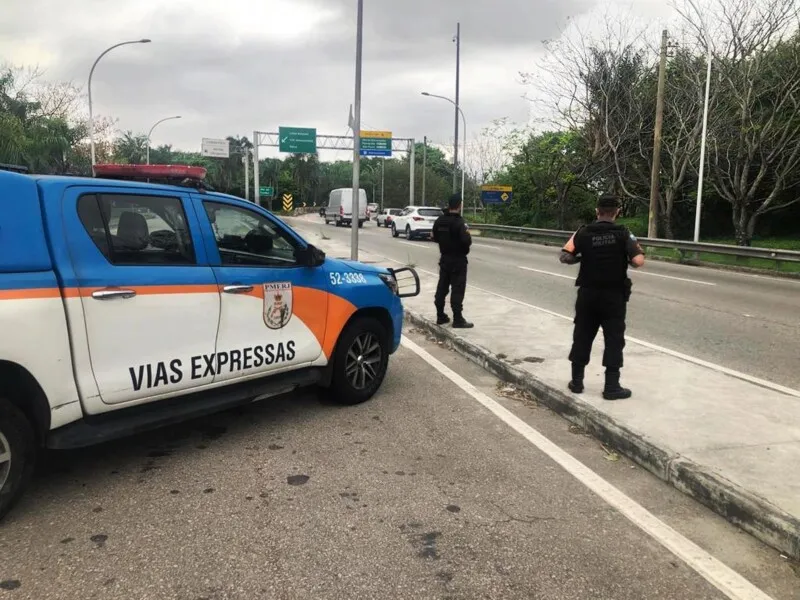 O caso ocorreu na Av. Brasil sentido Zona Oeste, em frente à base da 3ª CIA do BPVE, em Bonsucesso