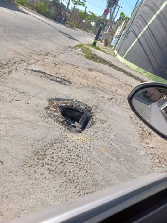 Segundo moradores, o problema persiste há cerca de dois meses
