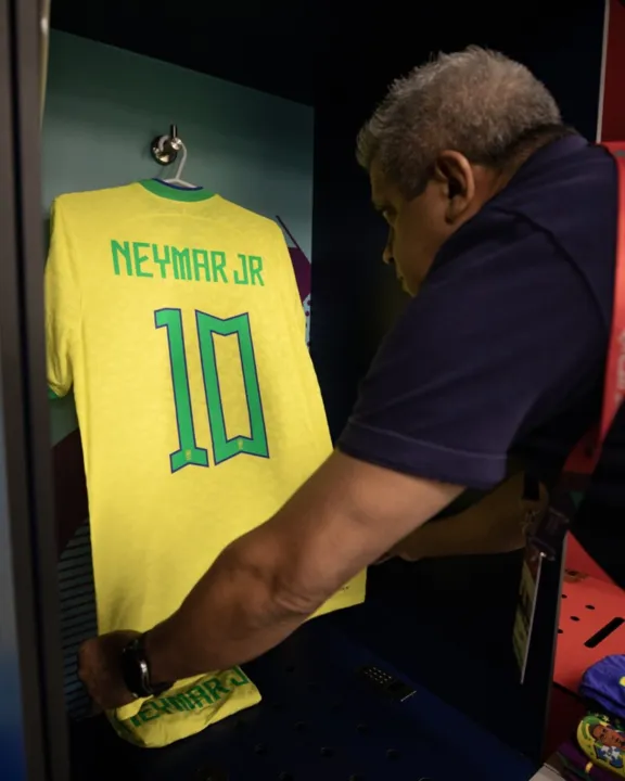 CBF publicou, horas antes do jogo, camisa do craque Neymar, mostrando que ele iria pro jogo
