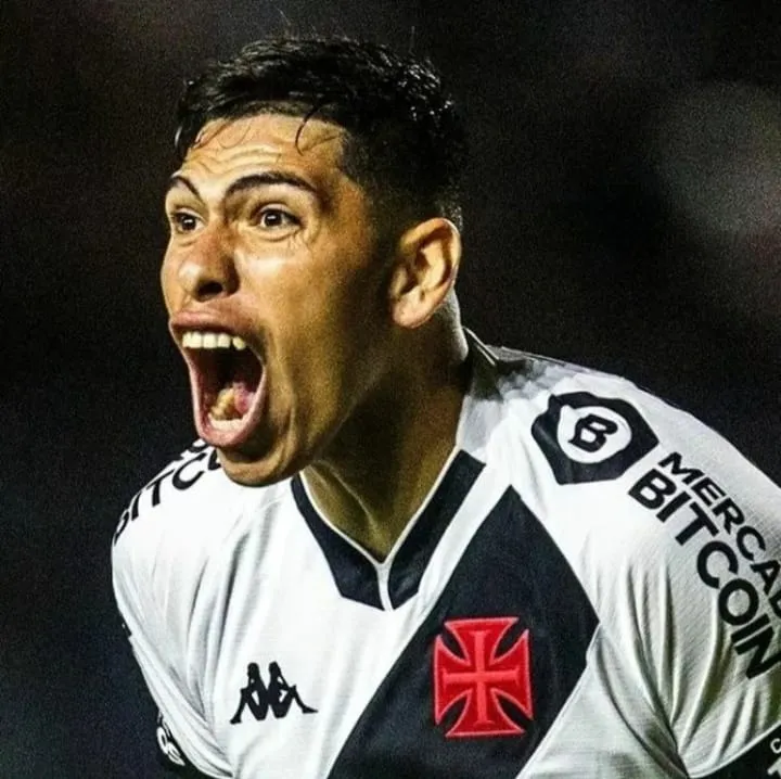 Carlos Palácios chorou após o término da partida.