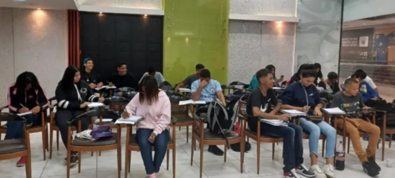 A parceria da Secretaria de Educação de São Gonçalo com o Instituto Léo Solidário prioriza alunos da rede municipal e estadual de São Gonçalo