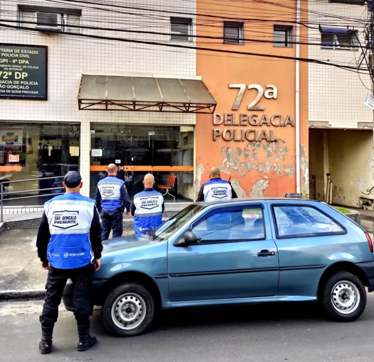O carro foi recuperado e o caso encaminhado para a 72ª DP (Mutuá)