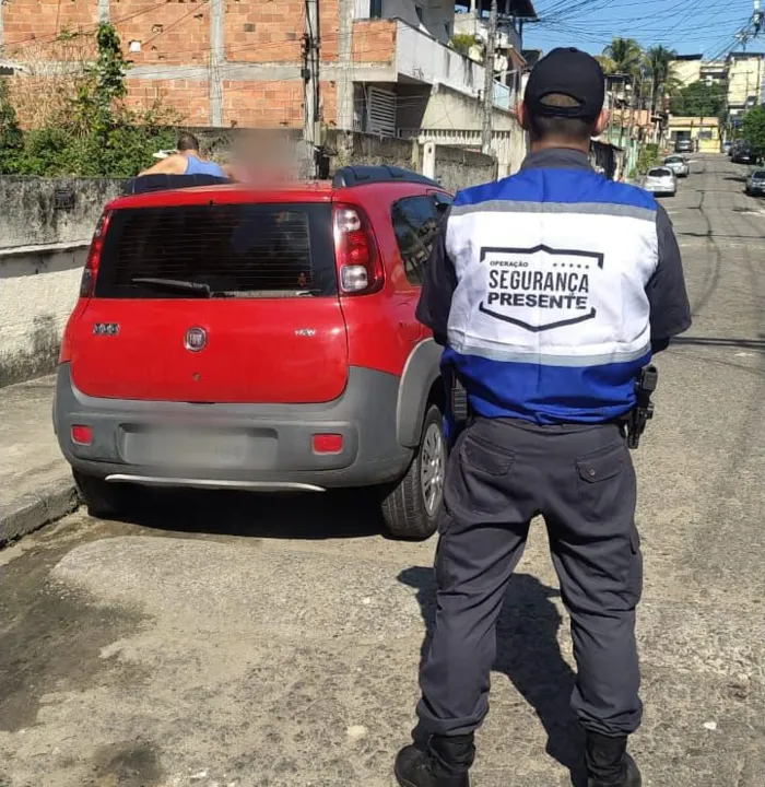 Veículo apresentava sinais de arrombamento
