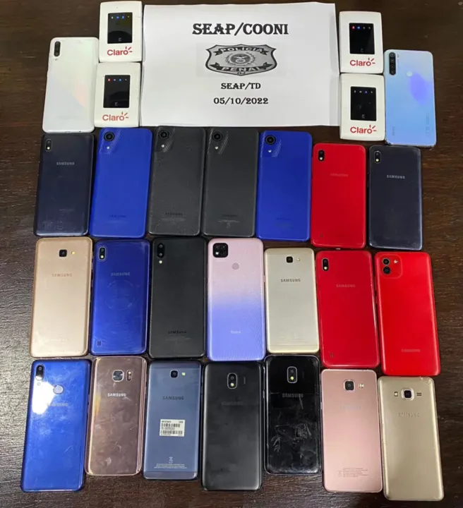 Os eletrônicos foram encontrados em área comum das celas