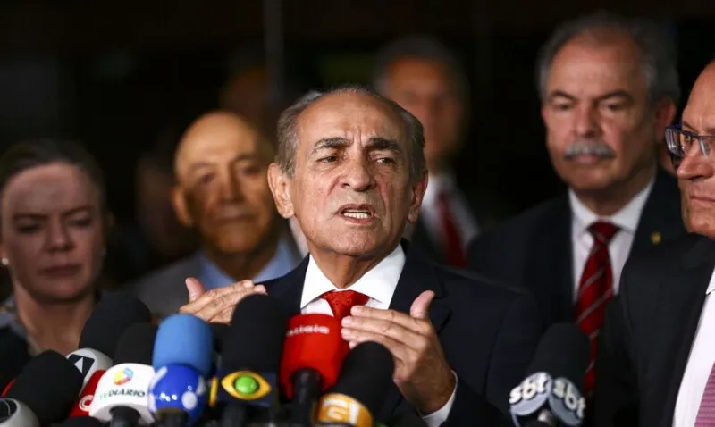 Texto exclui Bolsa Família do teto de gastos por 4 anos