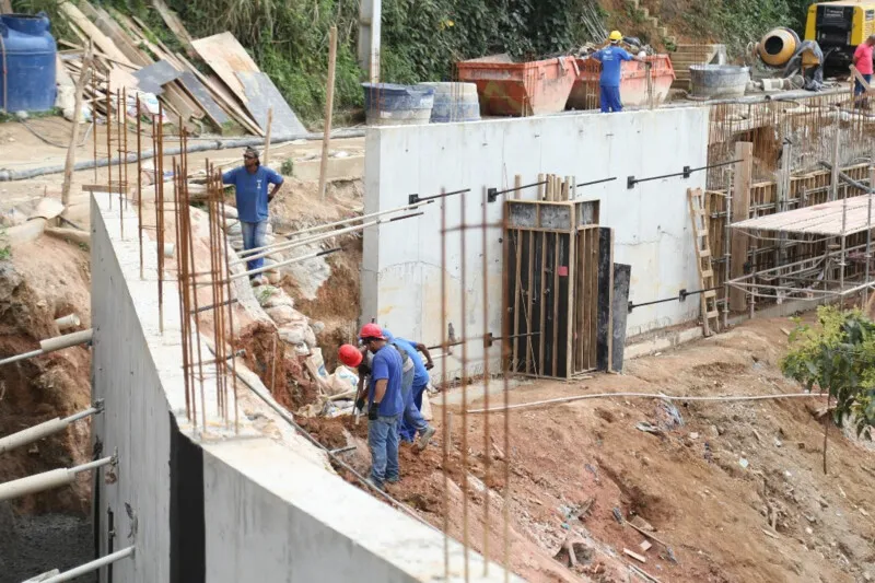 A previsão de conclusão das obras é de seis meses