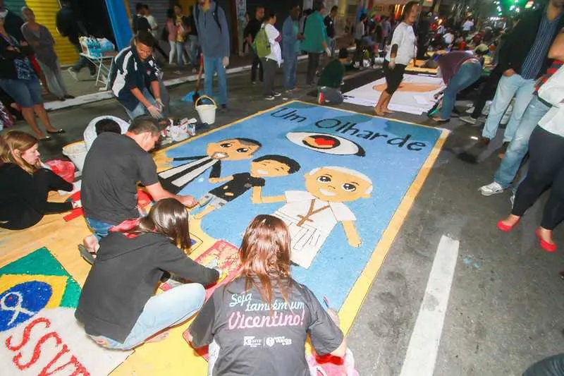 A partir das 6h30 será iniciada a confecção dos tapetes