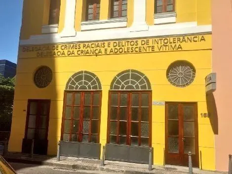 Delegacia de Crimes Raciais e Delitos de Intolerância (DECRADI)