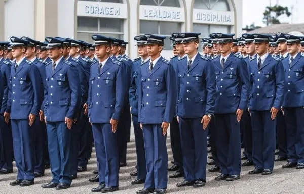 Curso prepara para concursos militares