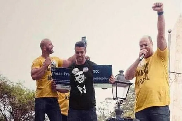 Deputado estadual quebra placa e invade caminhada de Freixo no Rio