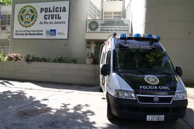 Delegacia de Homicídios da Capital (DHC) esteve no local para perícia e investiga o crime