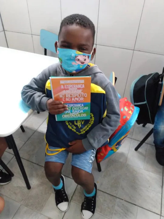 Kits de material escolar serão entregues em todo o país