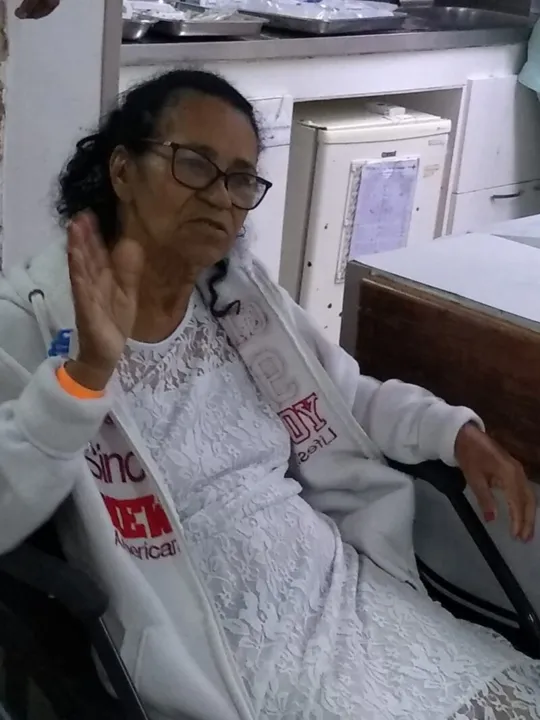 Dona Lúcia está desde o início de julho na fila para o exame