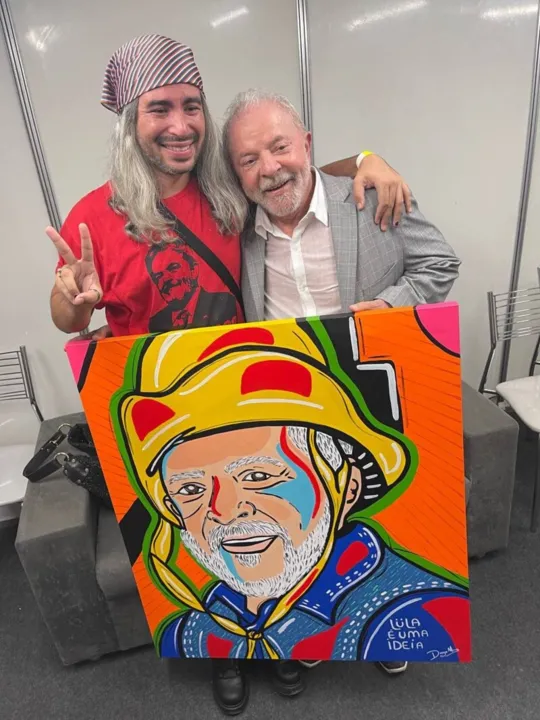 Diego conseguiu entregar quadro em mãos ao ex-presidente Lula