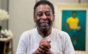 Pelé apresenta piora e precisa de cuidados cardíacos e renais