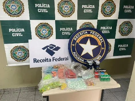 No local, foram encontrados skunk, haxixe, maconha, drogas sintéticas variadas e anabolizantes