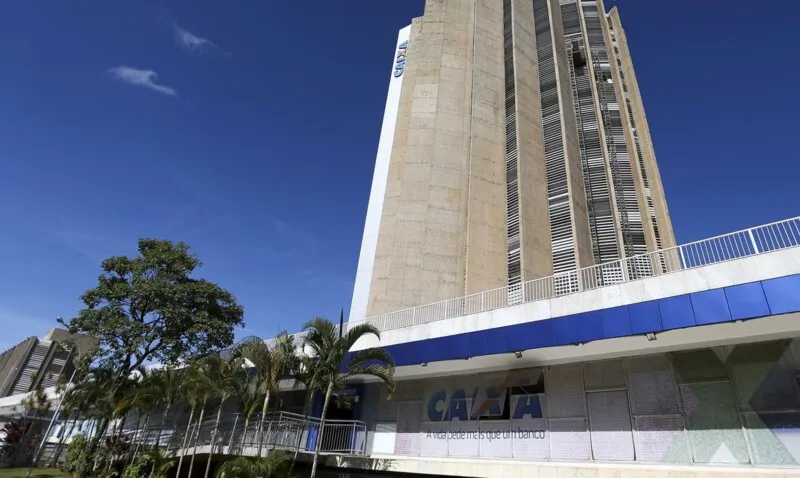 Estão contempladas na ação contratos de 4 milhões de clientes pessoa física e 396 mil na pessoa jurídica