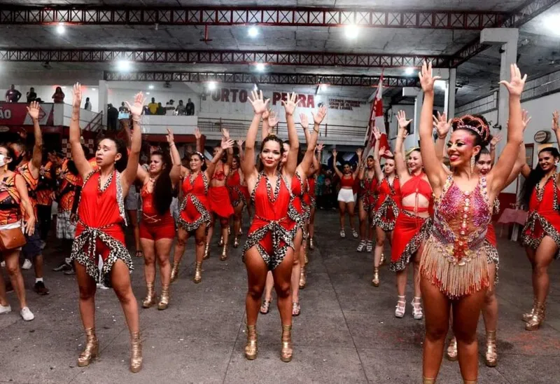 A escola de samba se reunirá para ensaio rumo ao próximo carnaval.