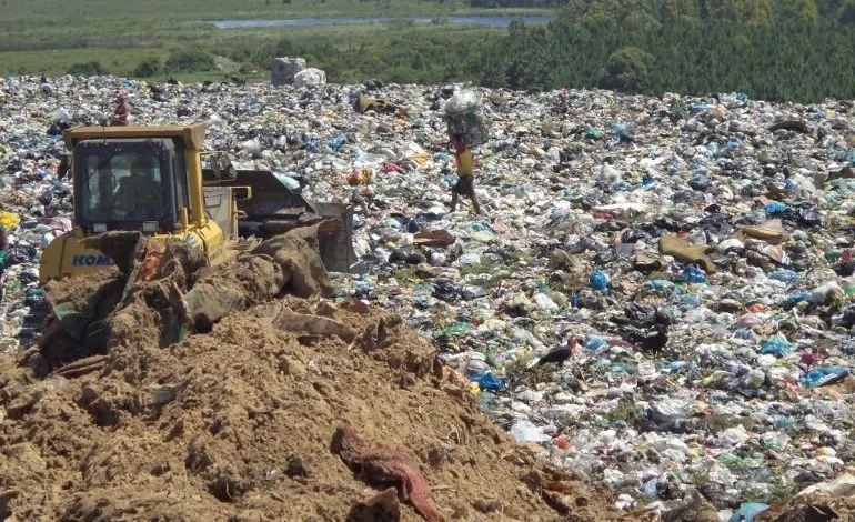 Brasil tem mais de 30 milhões de toneladas de lixo despejadas em lixões a céu aberto