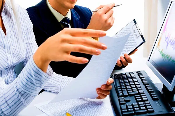 Há oportunidades de estágio em Administração