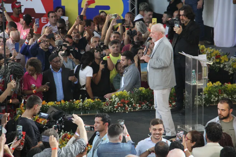 Lula discursou para evangélicos no clube Tamoio