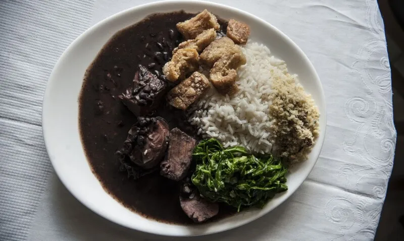 Além de dívida com agência de alimentação, país também voltou ao Mapa da Fome da ONU