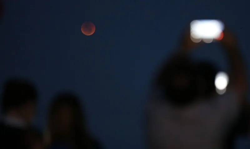 Eclipse lunar