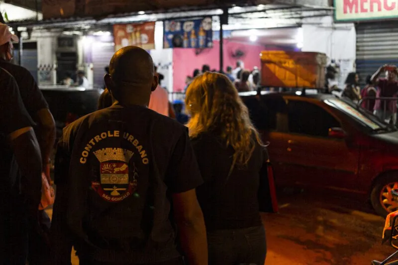 Durante as ações, um bar no bairro da Trindade foi fechado e multado por funcionar sem alvará, além de infringir as regras de perturbação de sossego