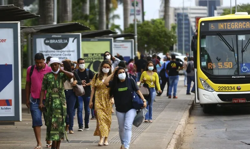 O total de pessoas infectadas pelo novo coronavírus durante a pandemia soma 34.470.776.