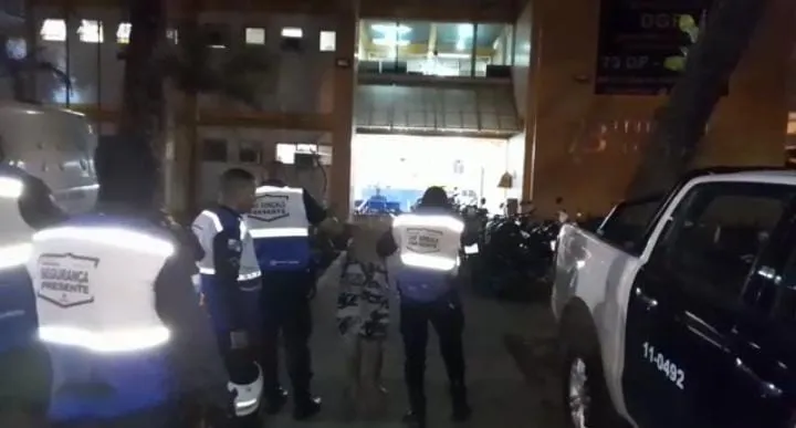 Ele foi preso e levado para a 73ª DP (Neves)