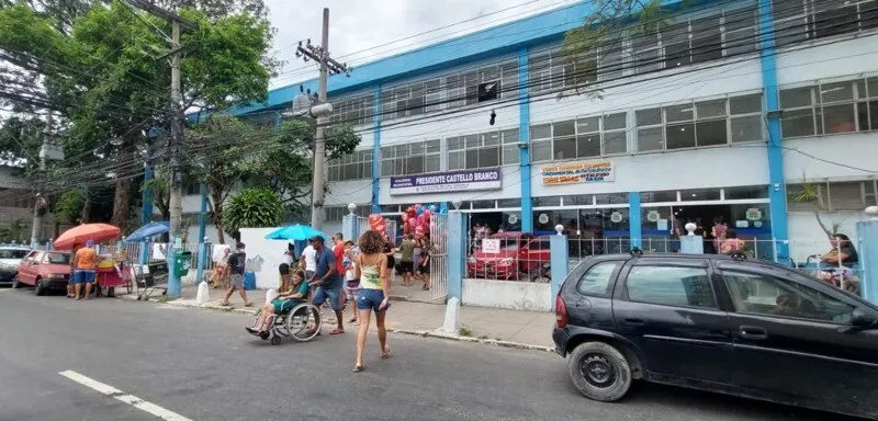 No Colégio Castelo Branco, no Boaçu, onde no primeiro dia de eleições em 2022, foi um dos pontos mais sujos e demorados da cidade, o clima é de tranquilidade e rapidez