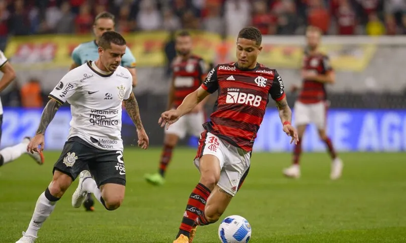 Duelo entre Flamengo e Corinthians será no Maracanã nesta terça-feira (9)