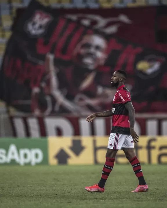 Jogador Gerson volta ao Flamengo após temporada na França