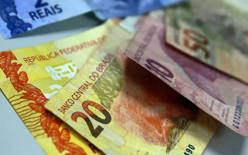 Atualmente, o salário mínimo tem o valor de R$ 1.212