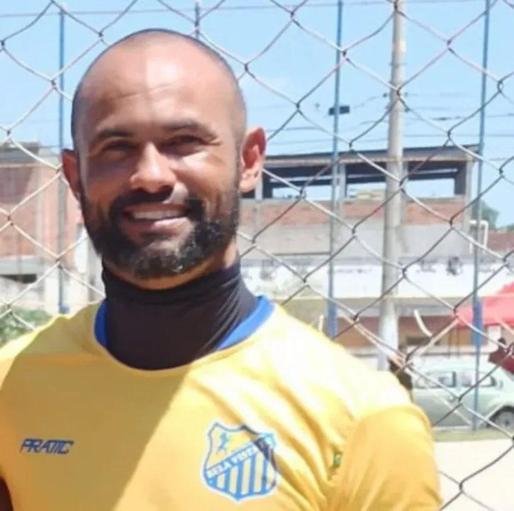 Atualmente, Bruno joga pelo clube gonçalense Atlético Carioca