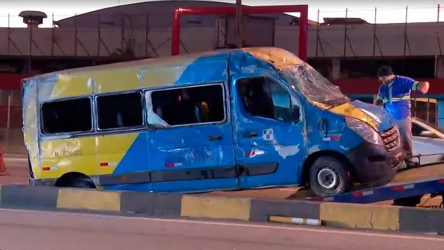 O veículo foi removido da pista por volta de 5h30
