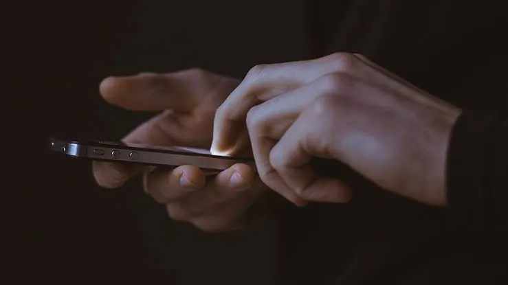 Ataques e golpes pelo celular tem aumentado no país