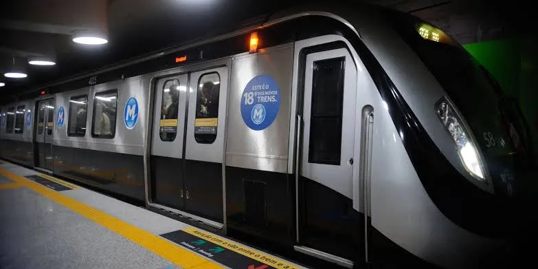 O MetrôRio recomenda que os torcedores se organizem previamente e antecipem a chegada ao estádio