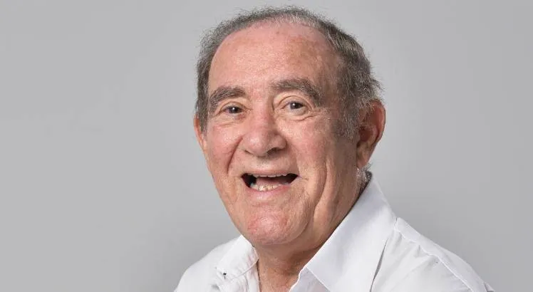 Após se sentir mal, na manhã desta quarta-feira (7), Renato Aragão foi internado no Hospital Samaritano