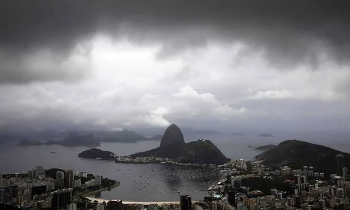 A Defesa Civil pede que a população fique atenta às próximas atualizações