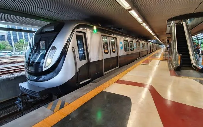 Está sendo orientado que os passageiros carreguem seus cartões com antecedência ou utilizem o pagamento por aproximação diretamente nos validadores das catracas