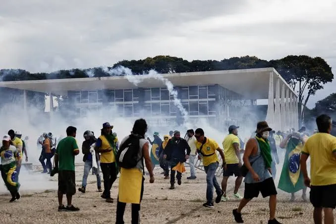 Dos 1.500 detidos nos atos golpistas em Brasília, 599 foram liberados por "questões humanitárias"
