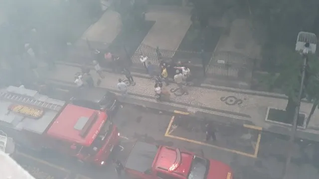 Imagens que circulam nas redes sociais mostram intensidade da fumaça