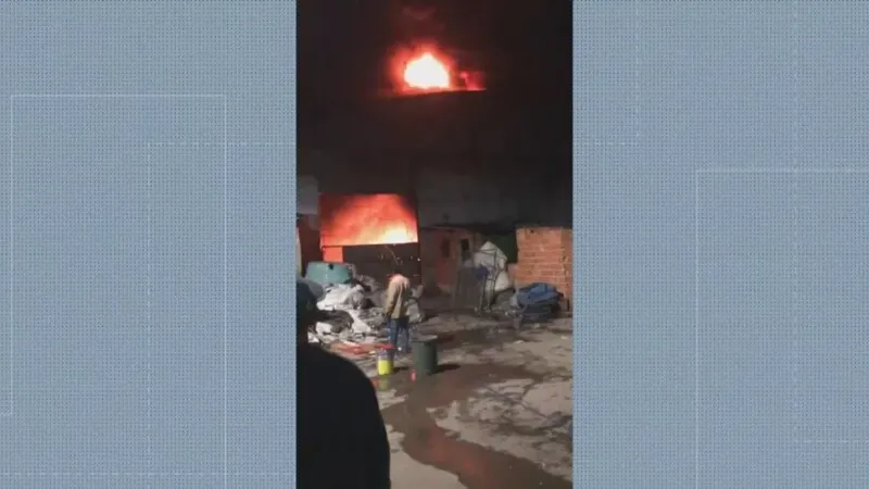 O chamado para o Corpo de Bombeiros foi feito às 22h17 de ontem (27)
